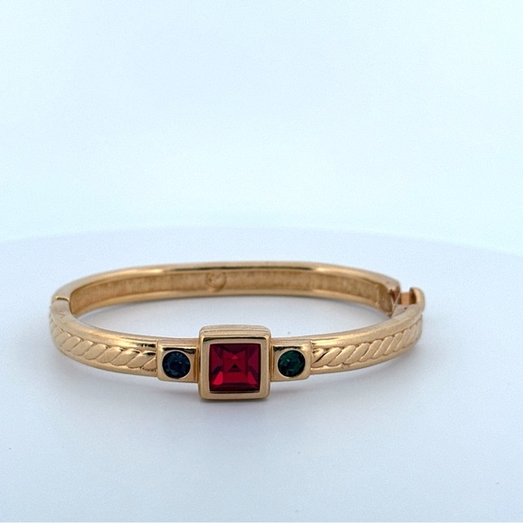 Swarovski gold tone hinged bracelet with ruby and emerald colored crystals - Picture 6 of 8
